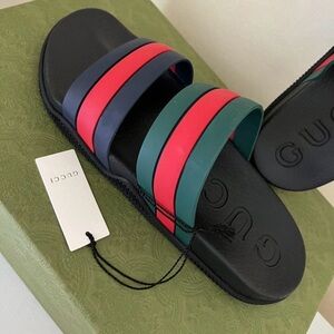 Gucci Men’s Black Sandals/ Slides with Red and Green Stripes